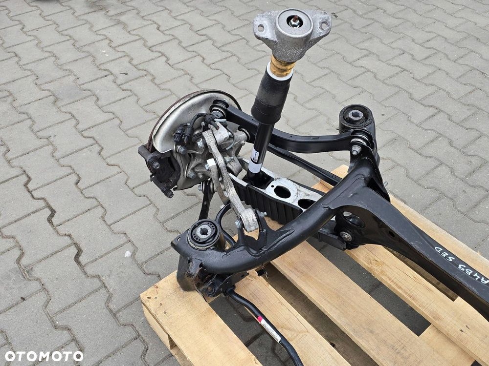 AUDI A4 B9 SEDAN 18R BELKA ZAWIESZENIA TYLNA TYŁ 2.0TFSI - 2