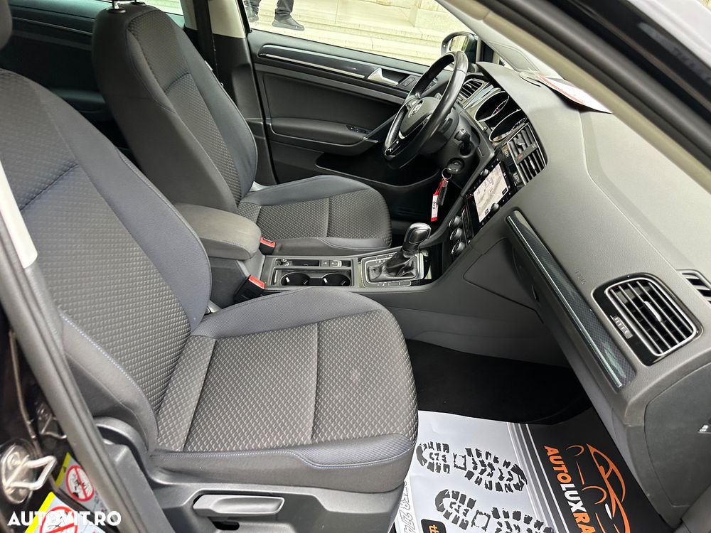 Volkswagen Golf - 33