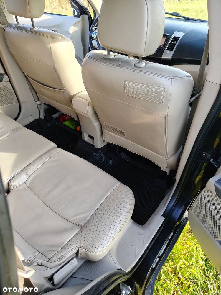 Mitsubishi Outlander 3.0 V6 XLS - 11