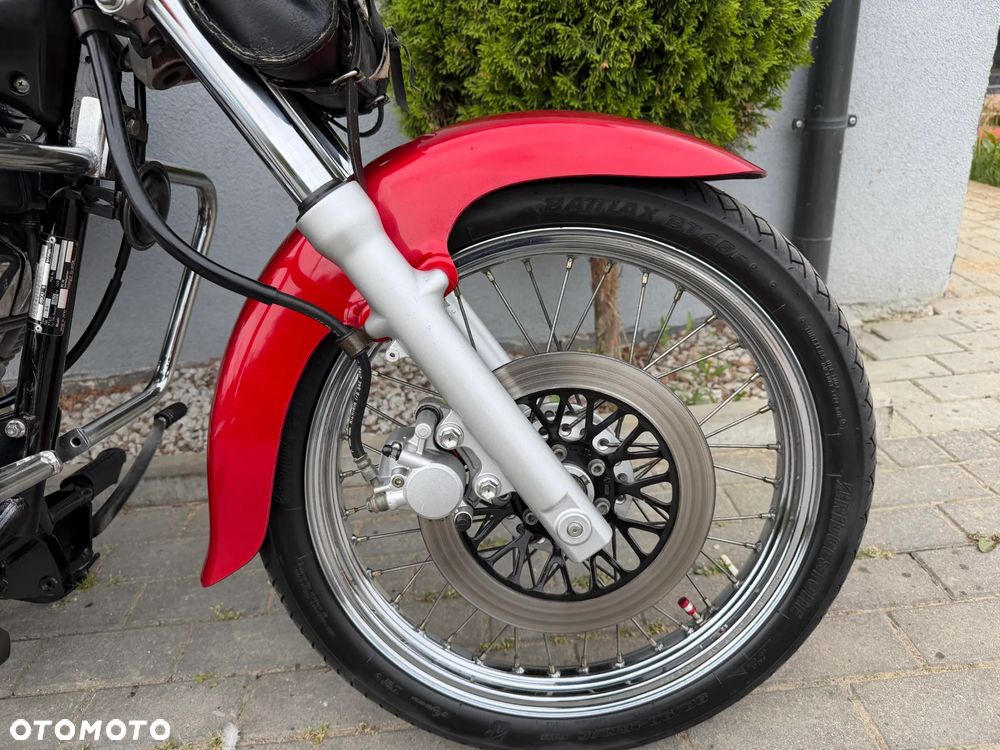 Suzuki Intruder - 13