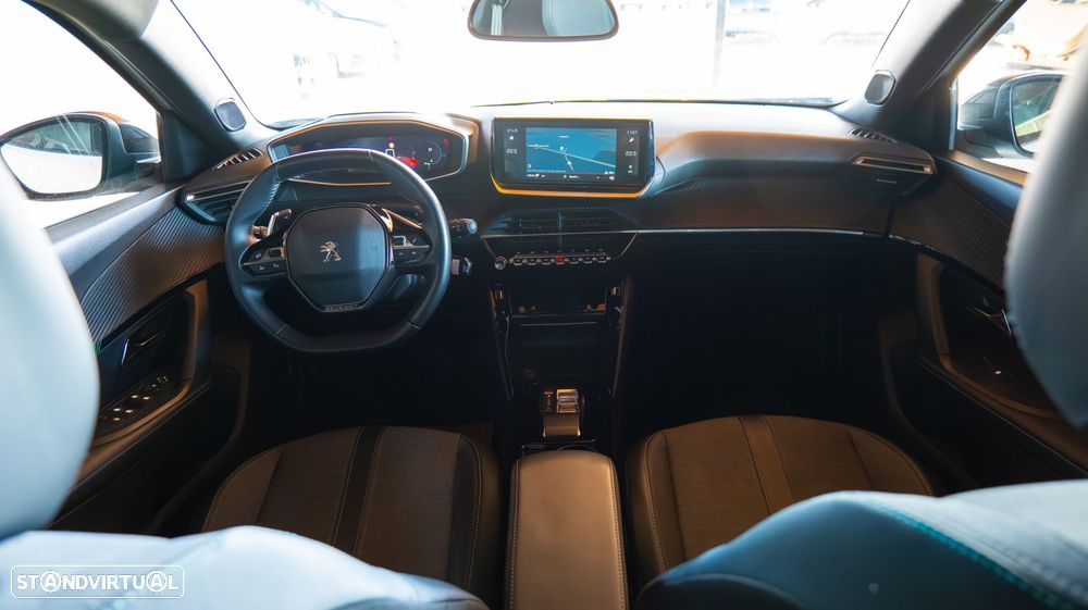 Peugeot 2008 1.2 PureTech Allure Pack EAT8 - 22