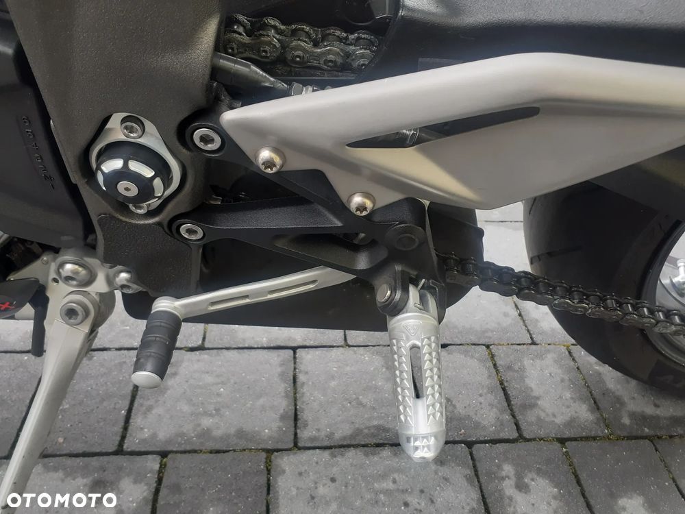 Triumph Street Triple - 27