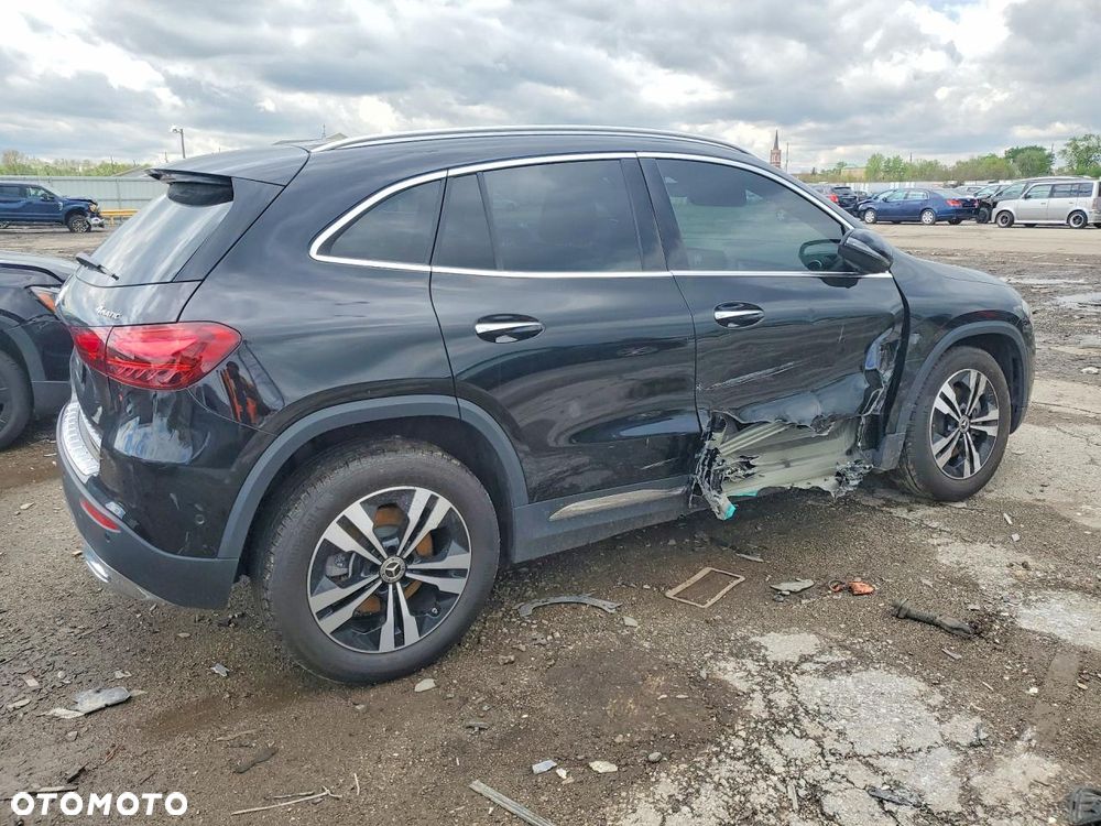 Mercedes-Benz GLA - 4