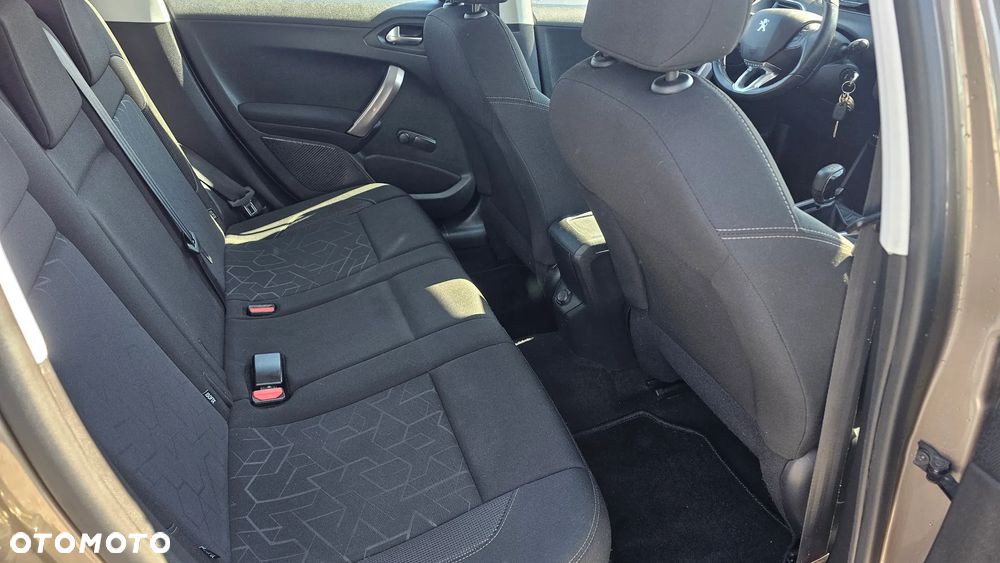 Peugeot 2008 1.6 e-HDi Style S&S - 11