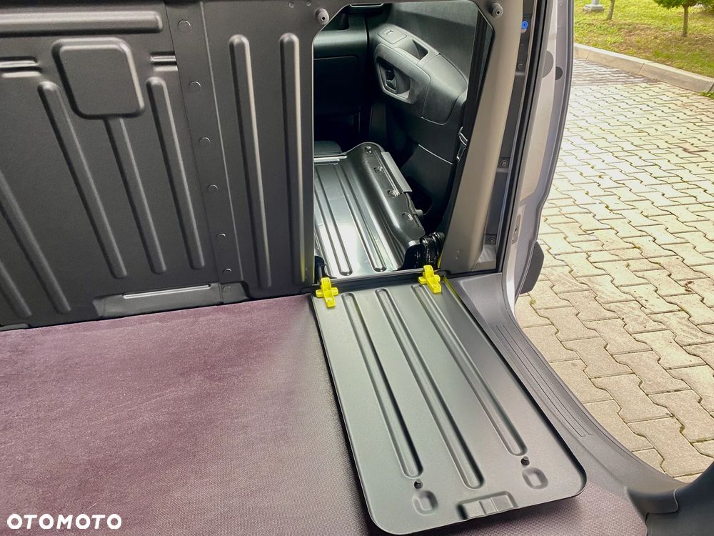 Opel COMBO CARGO | Furgon M |AUTOMAT | 3 miejsca, kamera cofania | Sklejka | Od Ręki - 16