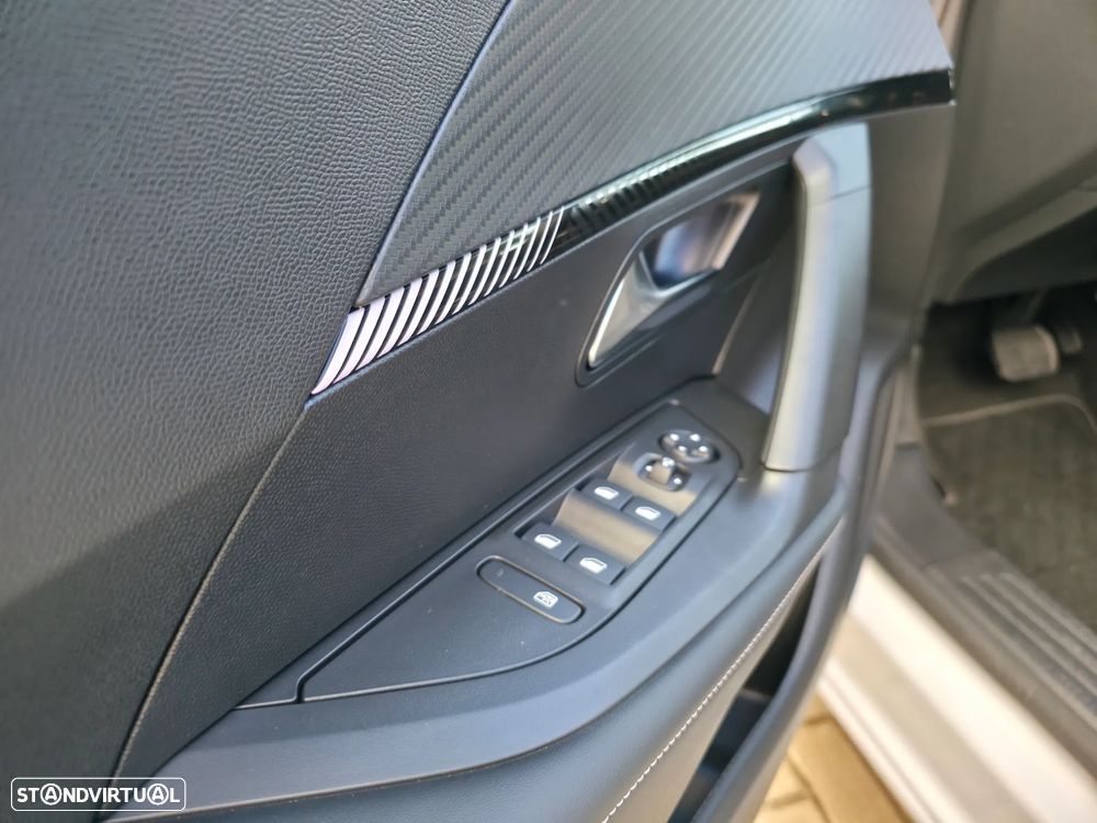 Peugeot 2008 Hybrid 145 e-DSC Allure - 17