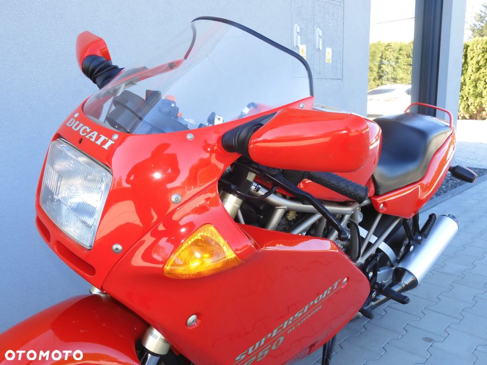 Ducati 750 - 24