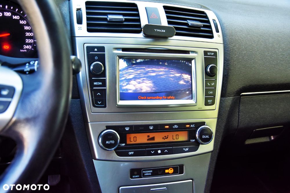 Toyota Avensis 2.0 D-4D Executive - 24