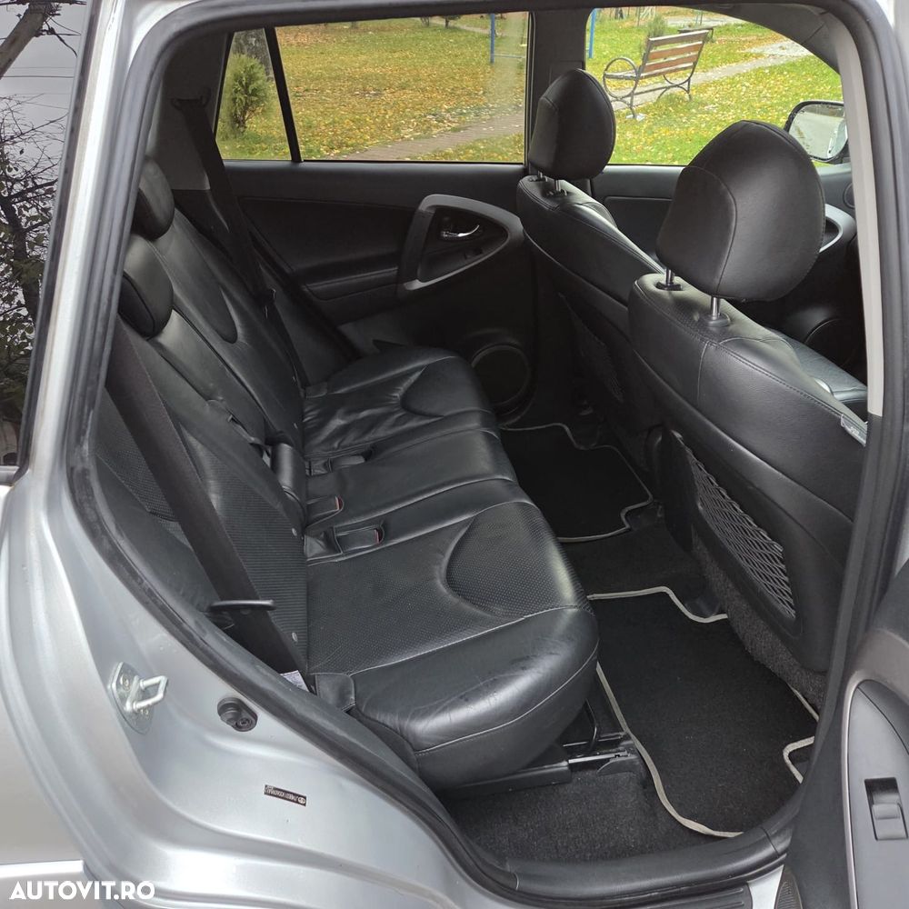 Toyota RAV4 - 8