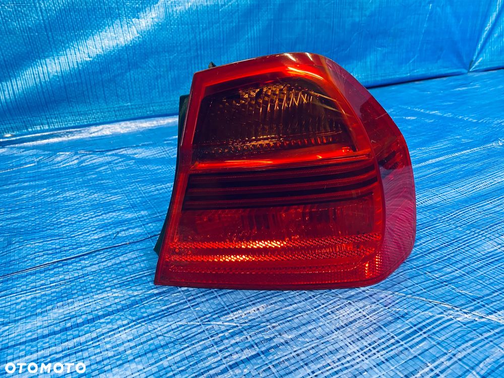 LAMPY LAMPA W BŁOTNIK LEWA PRAWA TYLNA LEWY PRAWY TYŁ BMW E90 SEDAN 07R ; 6937457 ; 6937458 EUROPA ORYGINAŁ - 6