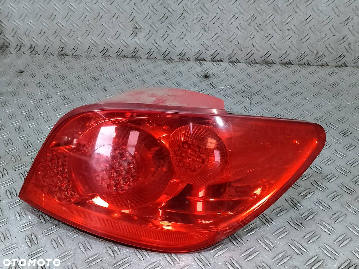 LAMPA TYLNA PRAWA PEUGEOT 307 LIFT 557674 HATCHBACK - 12