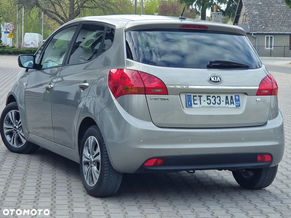 Kia Venga - 12