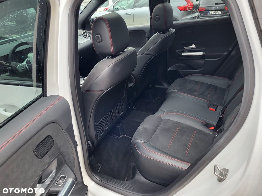 Mercedes-Benz GLA 220 d 4Matic 8G-DCT AMG Line - 19