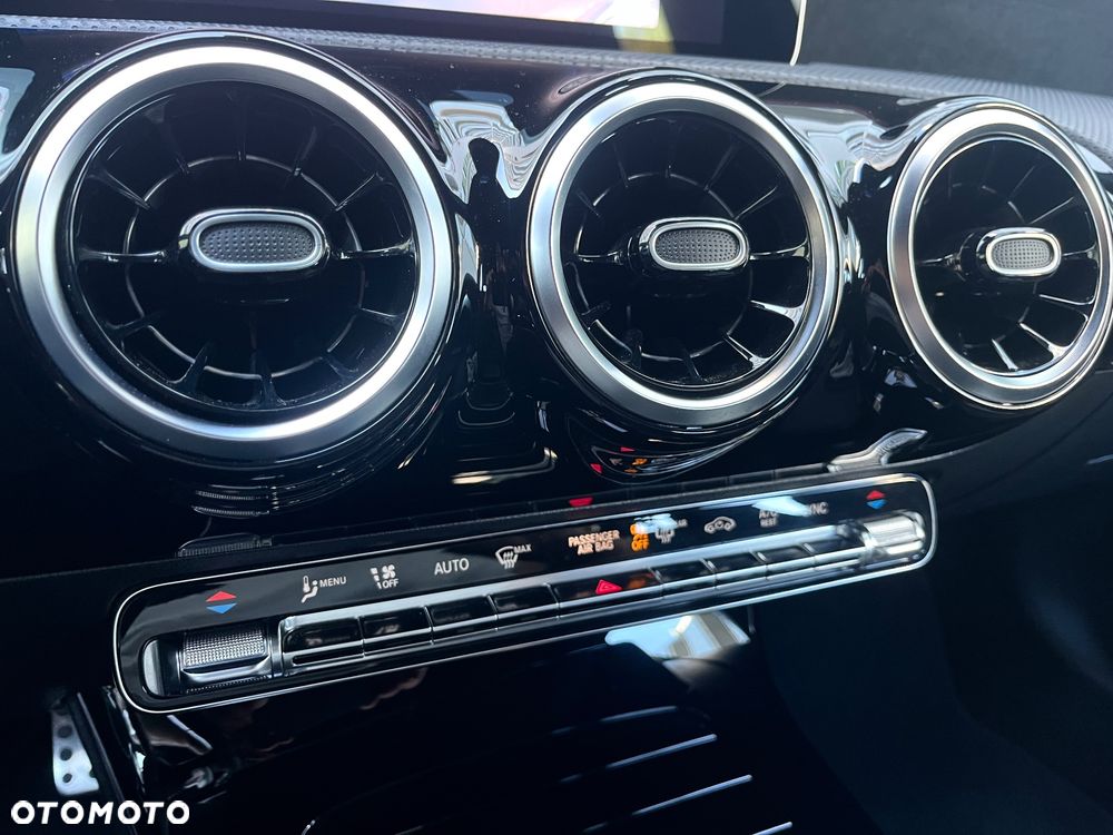 Mercedes-Benz Klasa A 180 7G-DCT Edition AMG Line - 29