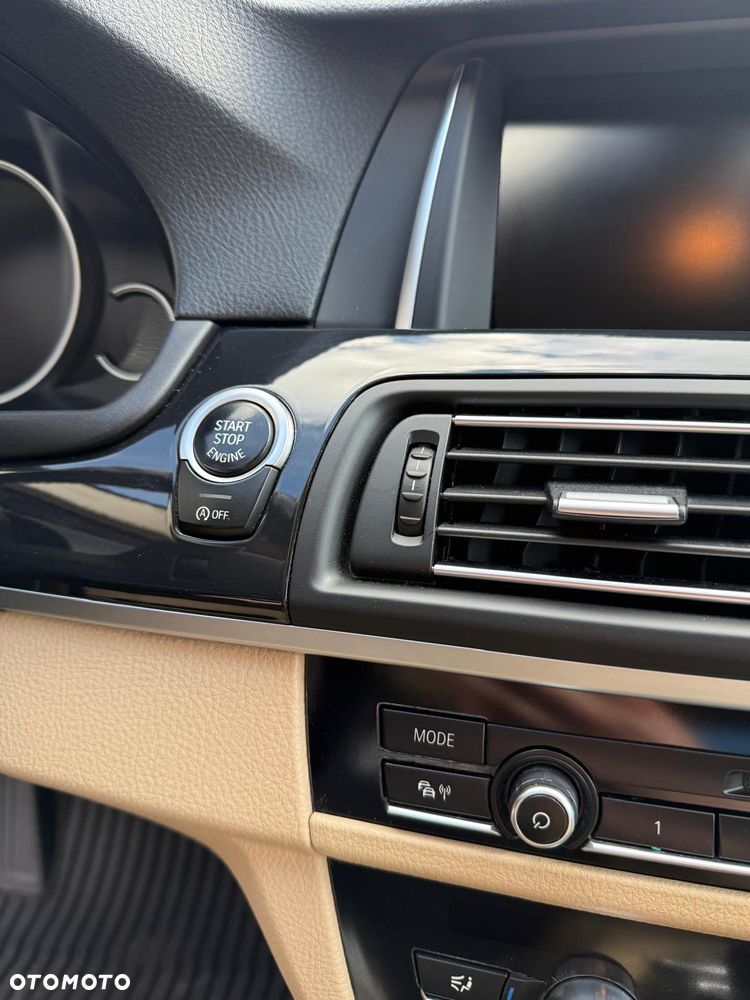 BMW Seria 5 520d xDrive - 24