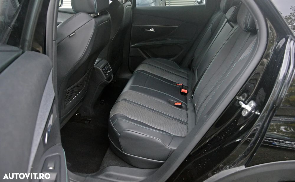 Peugeot 3008 225 e-EAT8 Allure - 26