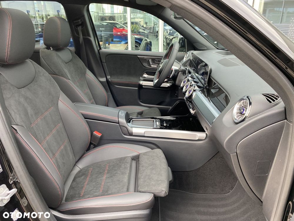 Mercedes-Benz GLB - 24