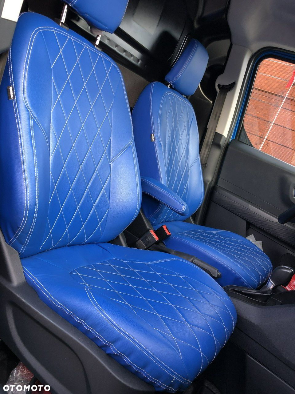 Ford Transit Courier - 12