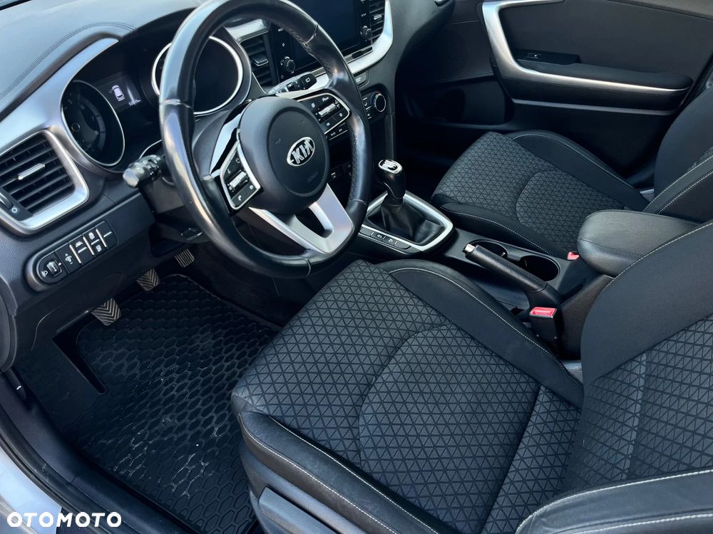 Kia Ceed 1.5 T-GDI M - 9