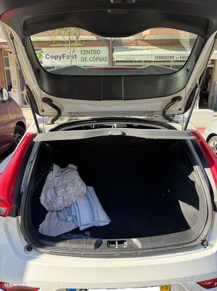 Volvo V40 1.6 D2 Momentum - 3