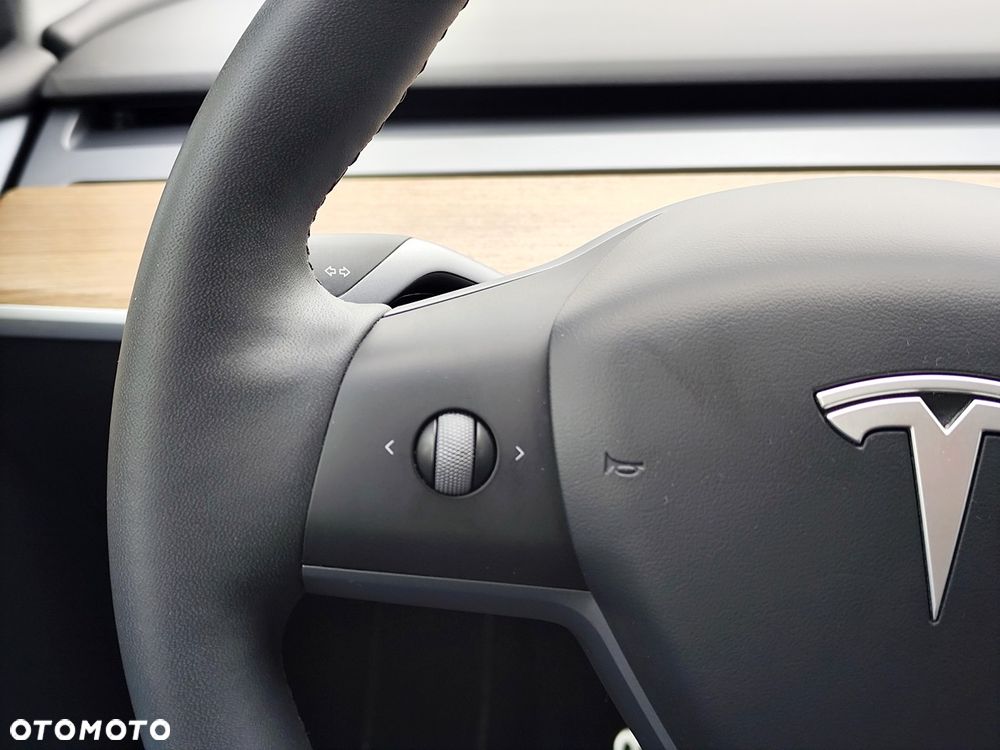 Tesla Model Y RWD - 16
