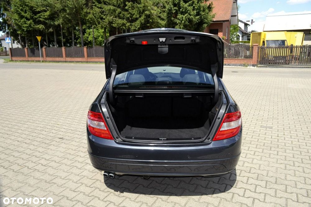 Mercedes-Benz Klasa C 180 BlueEFFICIENCY 7G-TRONIC Elegance - 11