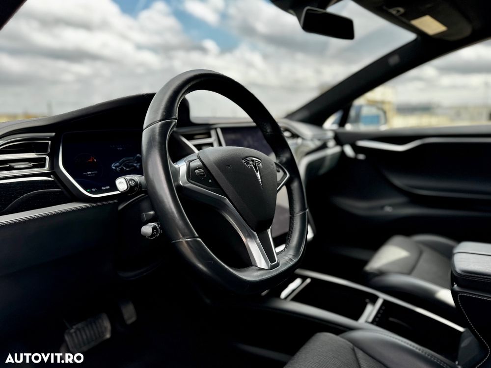 Tesla Model S - 12