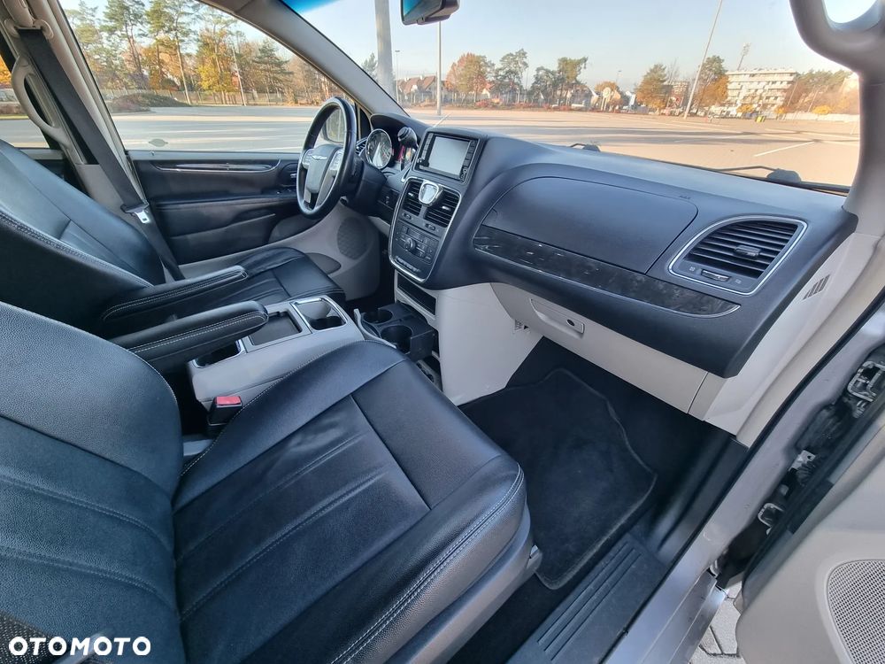 Chrysler Town & Country 3.6 Touring - 30