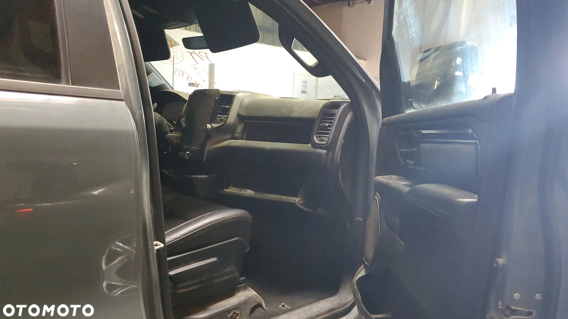 RAM 1500 Crew Cab Shortbed Bighorn - 14