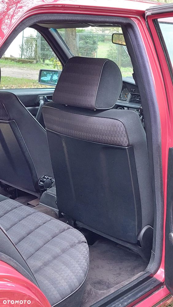 Mercedes-Benz W201 (190) - 23