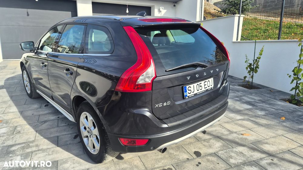 Volvo XC 60 D5 AWD Geartronic Summum - 9