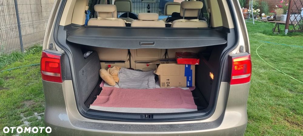 Volkswagen Touran 2.0 TDI DPF BlueMotion Technology DSG Highline - 12