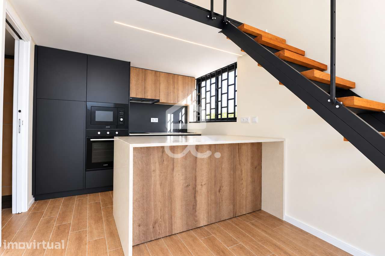 Loft Moderno em Santa Clara, Coimbra — Mezzanine, Deck Exterior e Carr - Grande imagem: 2/18