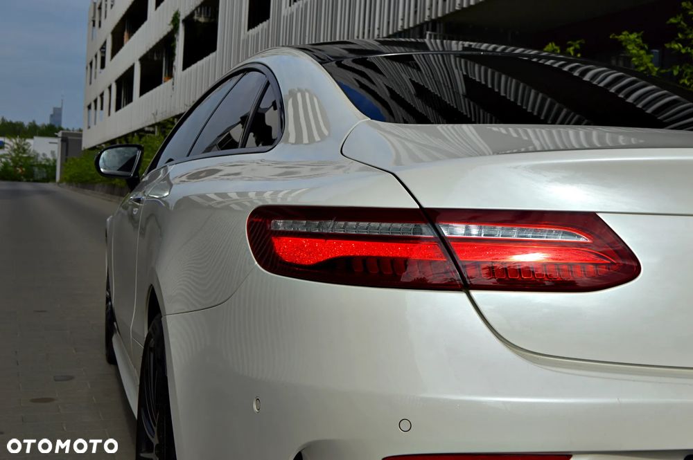 Mercedes-Benz Klasa E 220 d 4-Matic 9G-TRONIC - 35