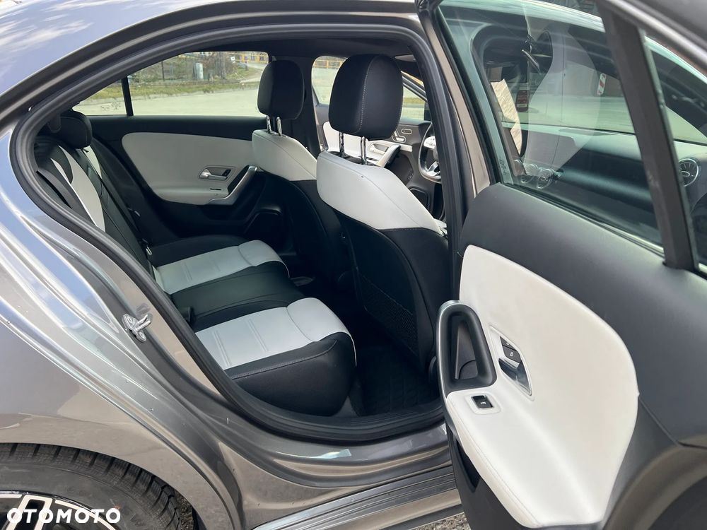 Mercedes-Benz Klasa A 220 4Matic 7G-DCT AMG Line - 25