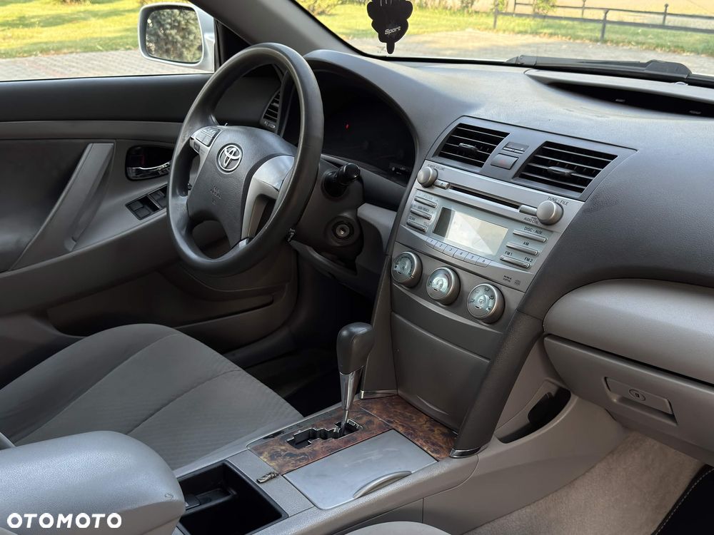 Toyota Camry - 13