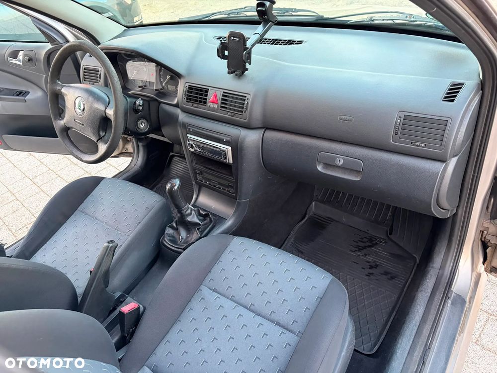 Skoda Octavia 1.6 Tour - 18