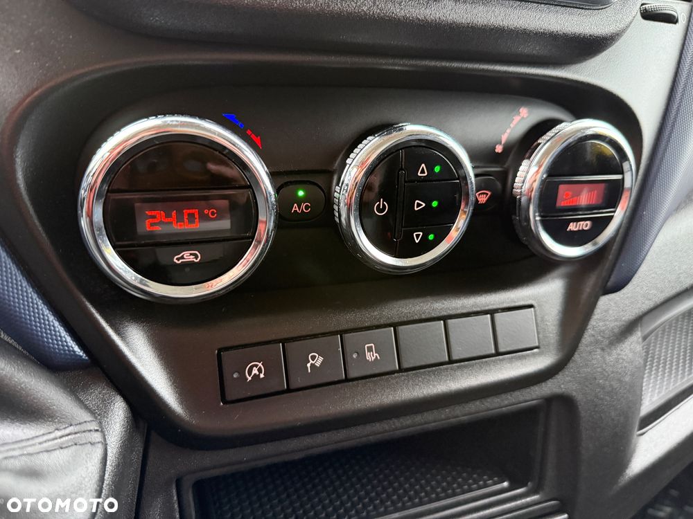 Iveco 2020/Daily/Winda BAR/Średni/manual/Klima/Tempomat/Business Pakiet - 29