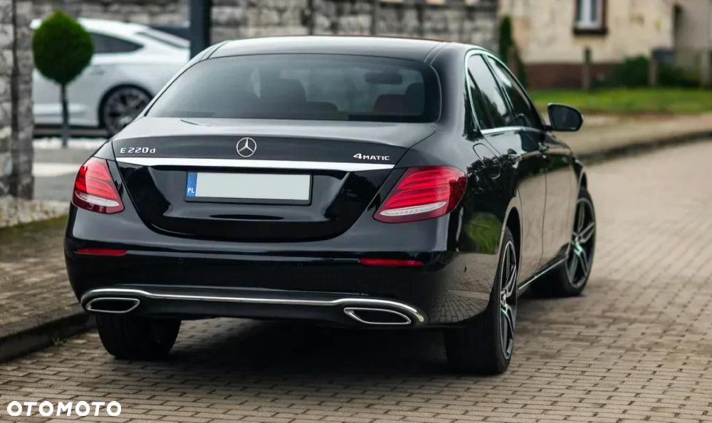 Mercedes-Benz Klasa E 220 d 4-Matic 9G-TRONIC - 7