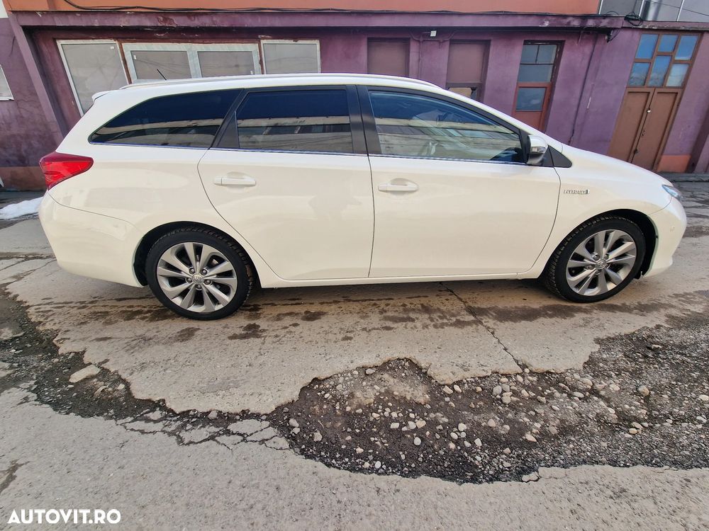 Toyota Auris 1.8 L VVT-i Sol + - 4