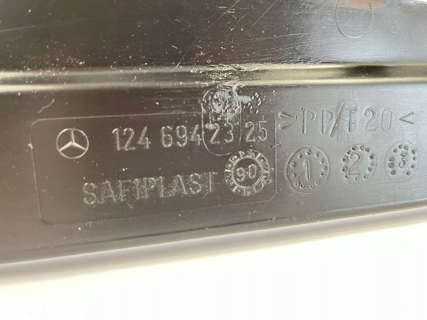 OSŁONA PASA TYLNEGO W BAGAŻNIKU MERCEDES W124 COUPE CABRIO 1246942325 - 14