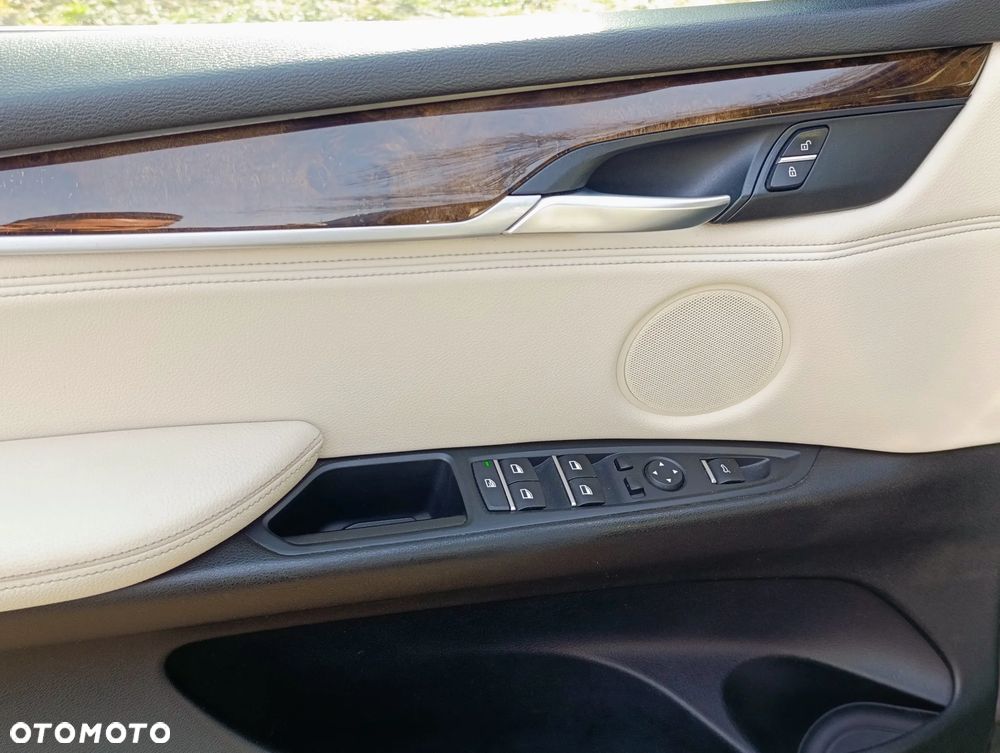 BMW X5 xDrive35i Edition Exclusive - 22