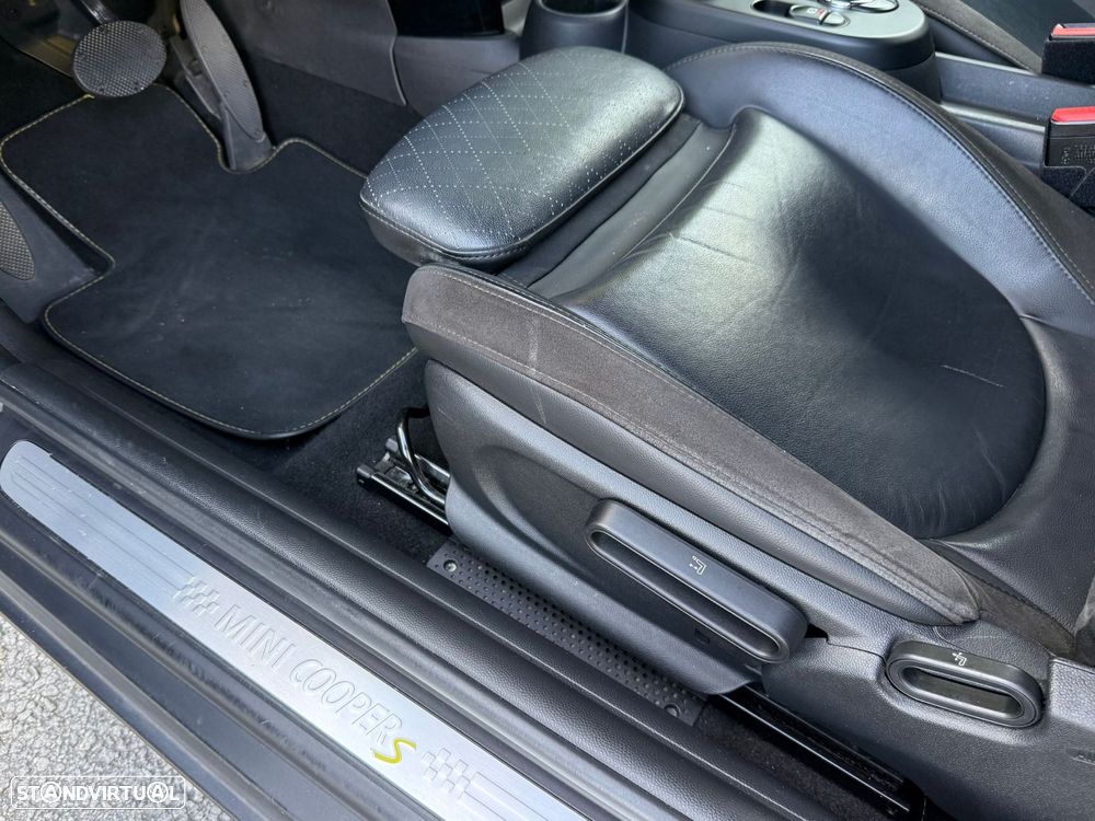 MINI 3 Portas Cooper SE Premium Essential - 12
