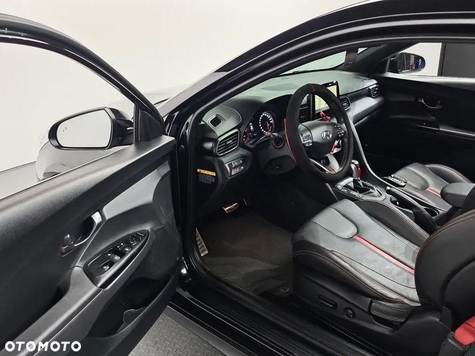 Hyundai Veloster - 8