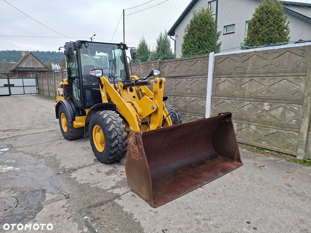 Caterpillar CAT 906 M - 12