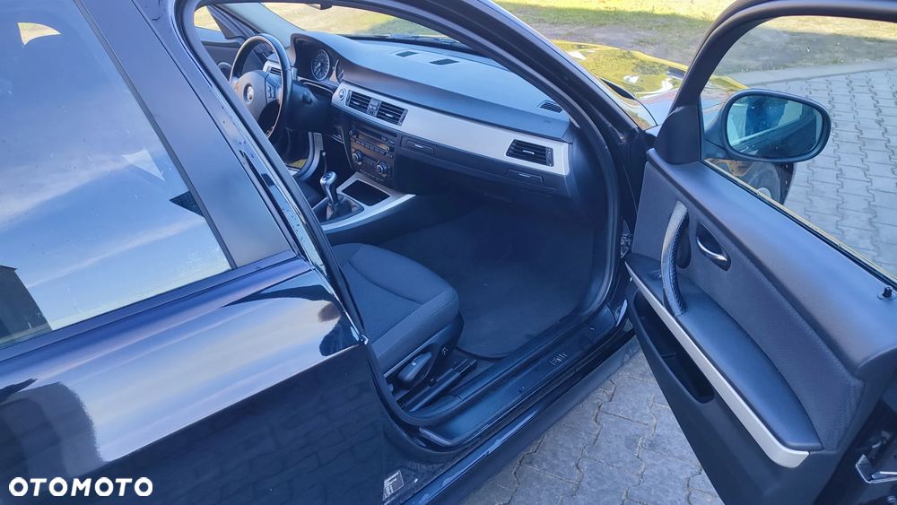 BMW Seria 3 320d - 23