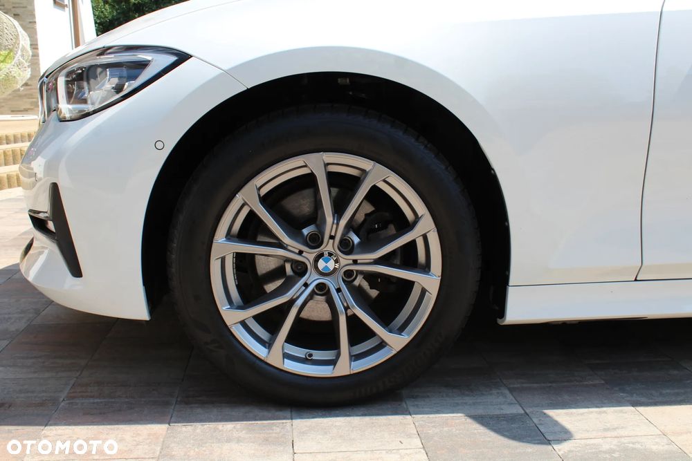 BMW Seria 3 320i xDrive Sport Line - 13