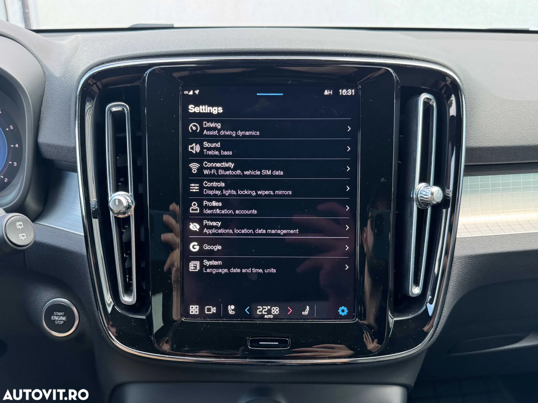 Volvo XC 40 B4 AT8 AWD Mild Hybrid Momentum Pro - 30
