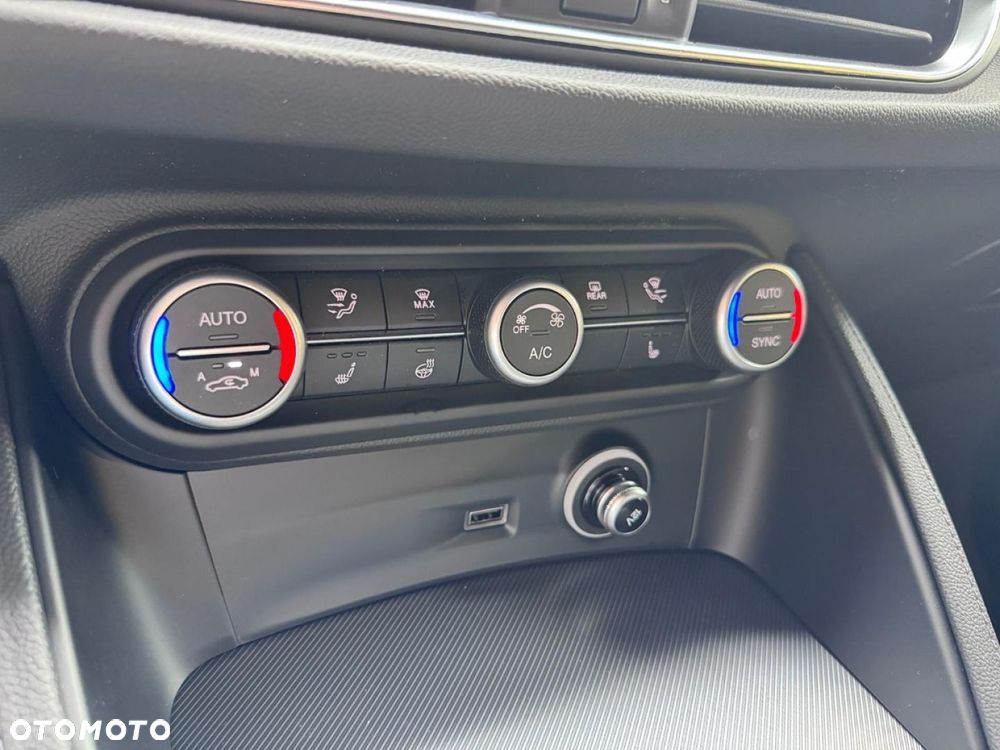 Alfa Romeo Stelvio - 14