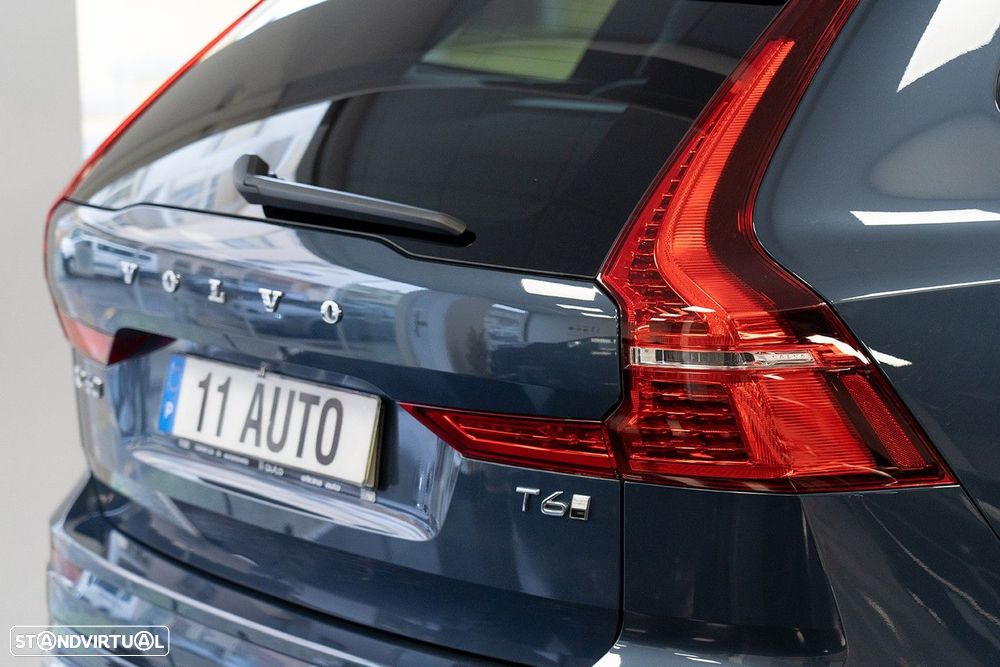 Volvo XC 60 2.0 T6 PHEV Plus Dark AWD - 11